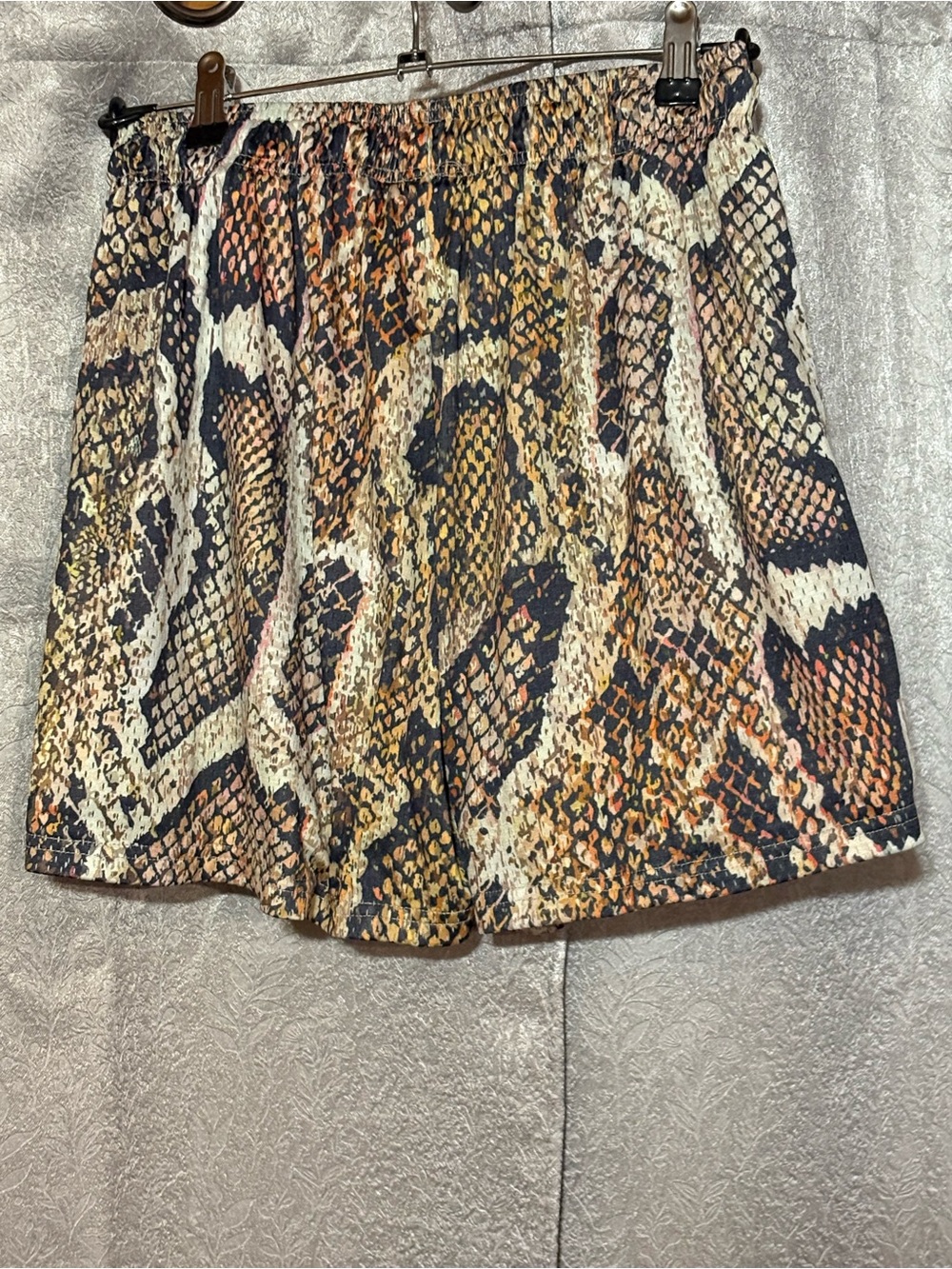 Inaka Power Men's Snake-Print Athletic Shorts in Black, Tan, Cream - Picture 2 of 4